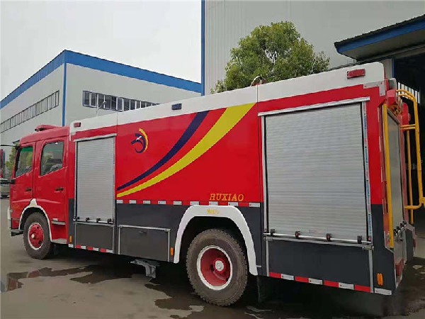 中洁牌东风天锦6吨水罐消防车