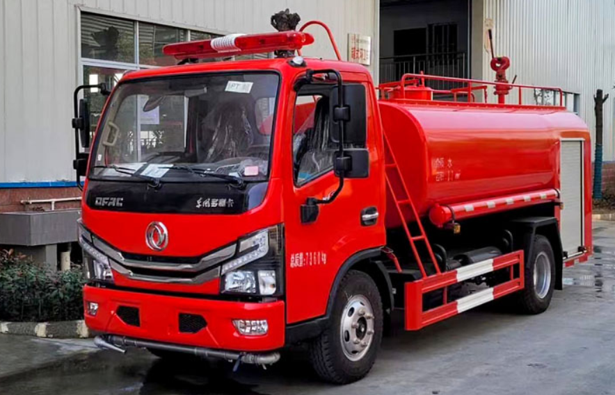中洁牌国六东风多利卡4吨消防洒水车