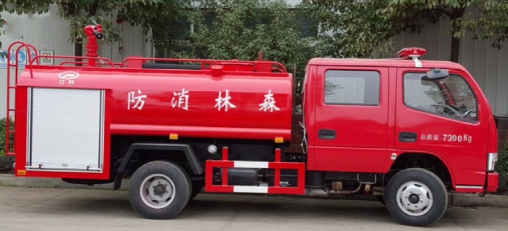 中洁牌东风4吨消防洒水车