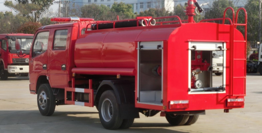 中洁牌东风4吨消防洒水车