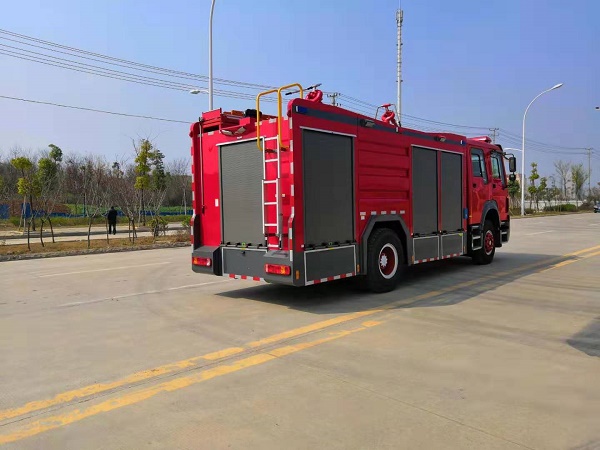 中洁牌重汽豪沃抢险救援车