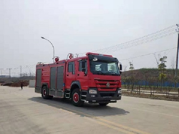 重汽7吨干粉泡沫联用消防车