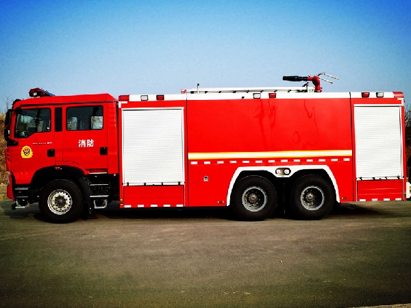 豪沃18吨重型泡沫消防车